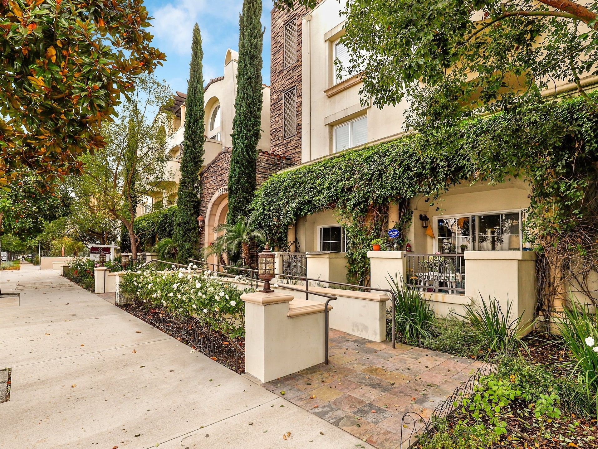 Sherman Oaks Condos for Sale » SARA MEHRPOUYAN